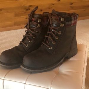 CAT women’s steel toed boots